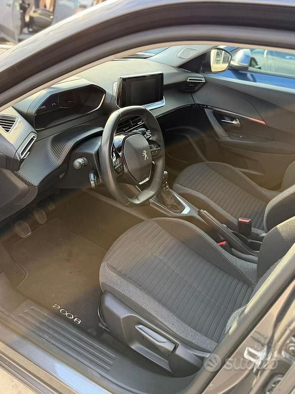 Usata Peugeot 2008 Active 110 CV (80 kW) 2022 Grigio SUV