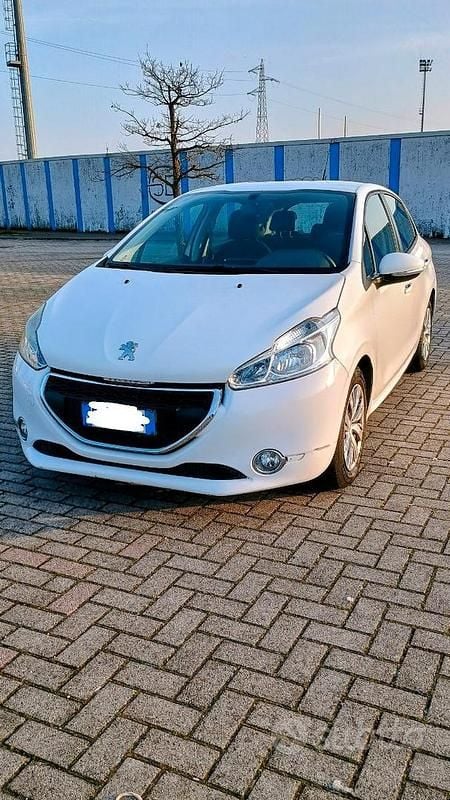 Usata Peugeot 208 68 CV (50 kW) 2012 Bianco Utilitaria