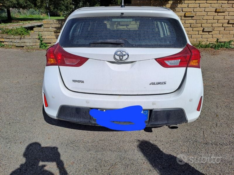 Usata Toyota Auris 126 CV (92 kW) 2013 Bianco Berlina