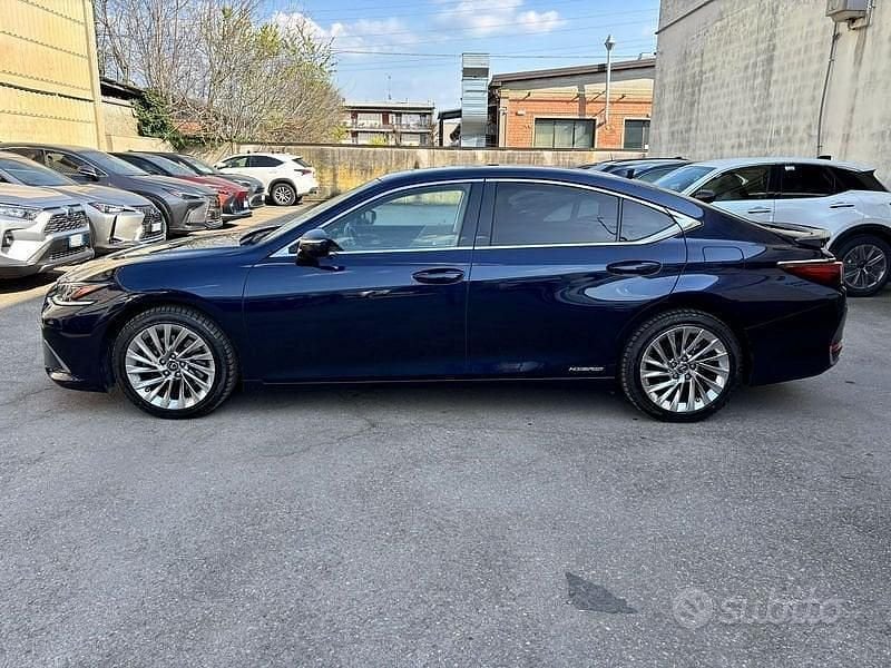 Usata Lexus ES300H Luxury Line 217 CV (159 kW) 2022 Blu Berlina