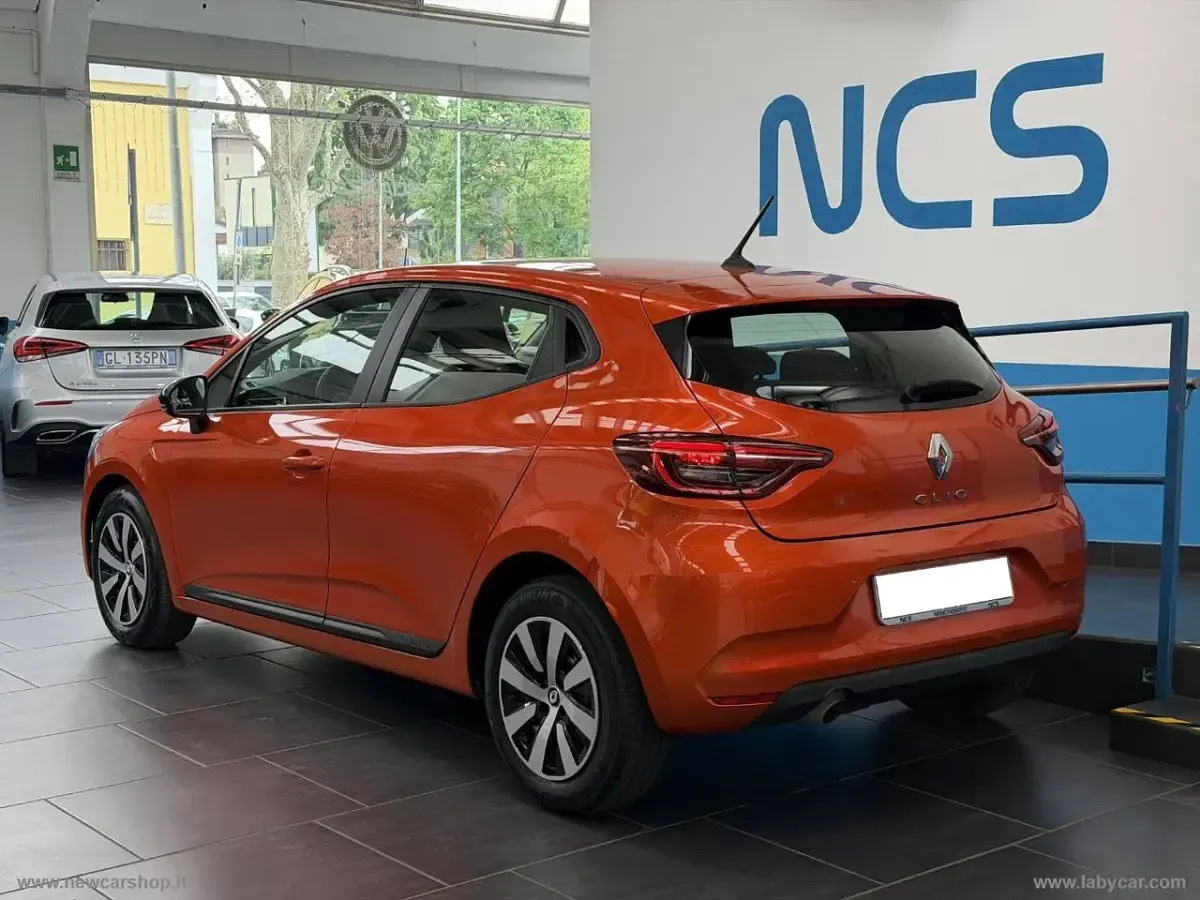 Usata Renault Clio Equilibre 66 CV (48 kW) 2023 Arancione Utilitaria