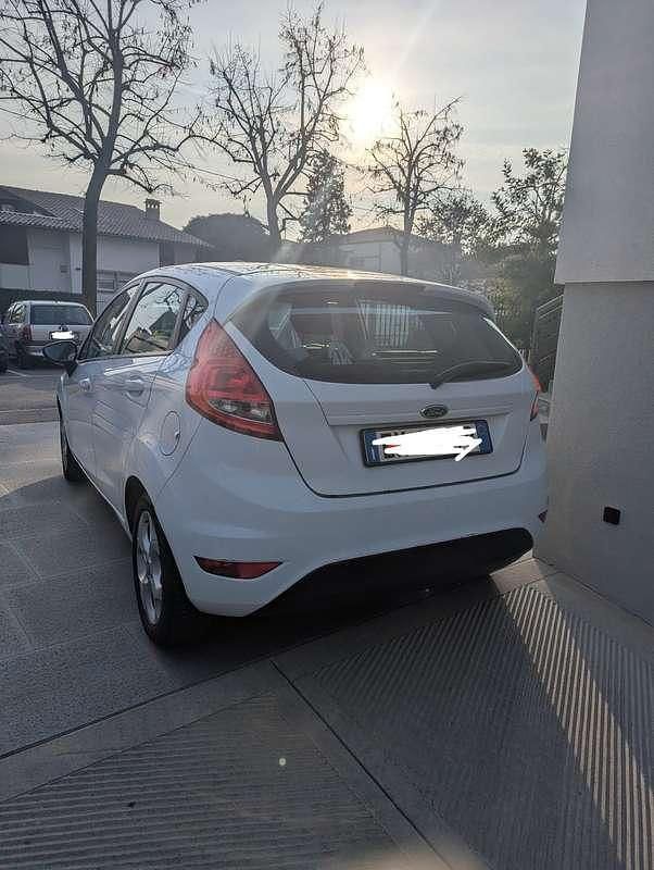 Usata Ford Fiesta Business Edition 97 CV (71 kW) 2012 Berlina