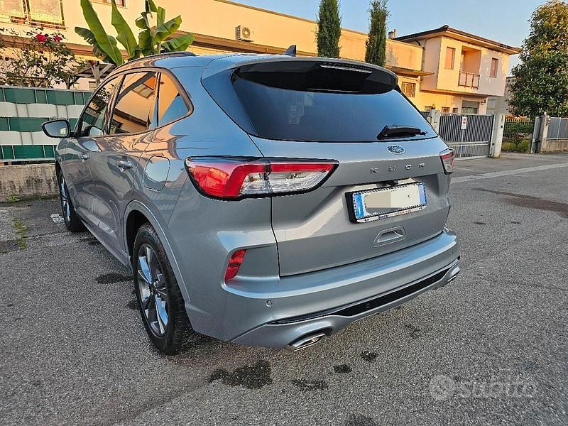 Usata Ford Kuga ST-Line 120 CV (88 kW) 2022 Grigio SUV