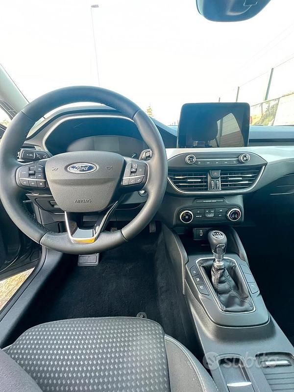 Usata Ford Focus 120 CV (88 kW) 2020 Grigio Station wagon