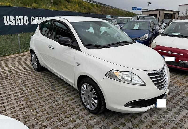 Usata Lancia Ypsilon Silver 69 CV (50 kW) 2015 Bianco Utilitaria