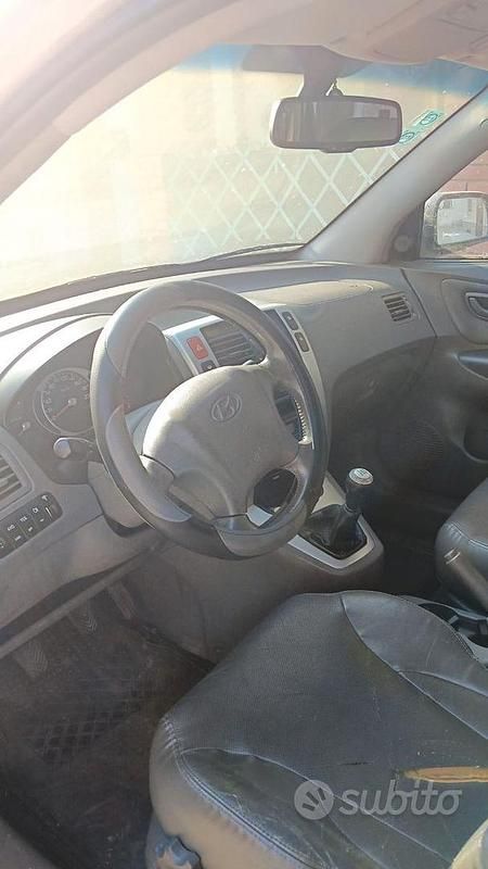 Usata Hyundai Tucson 112 CV (82 kW) 2006 Grigio SUV