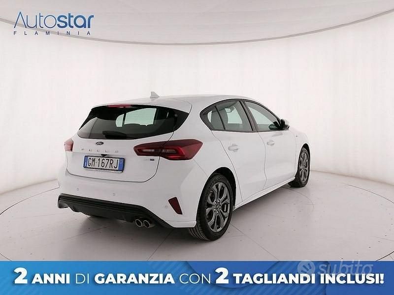 Begagnad Ford Focus ST-Line 125 HK (91 kW) 2023 Vit Sedan