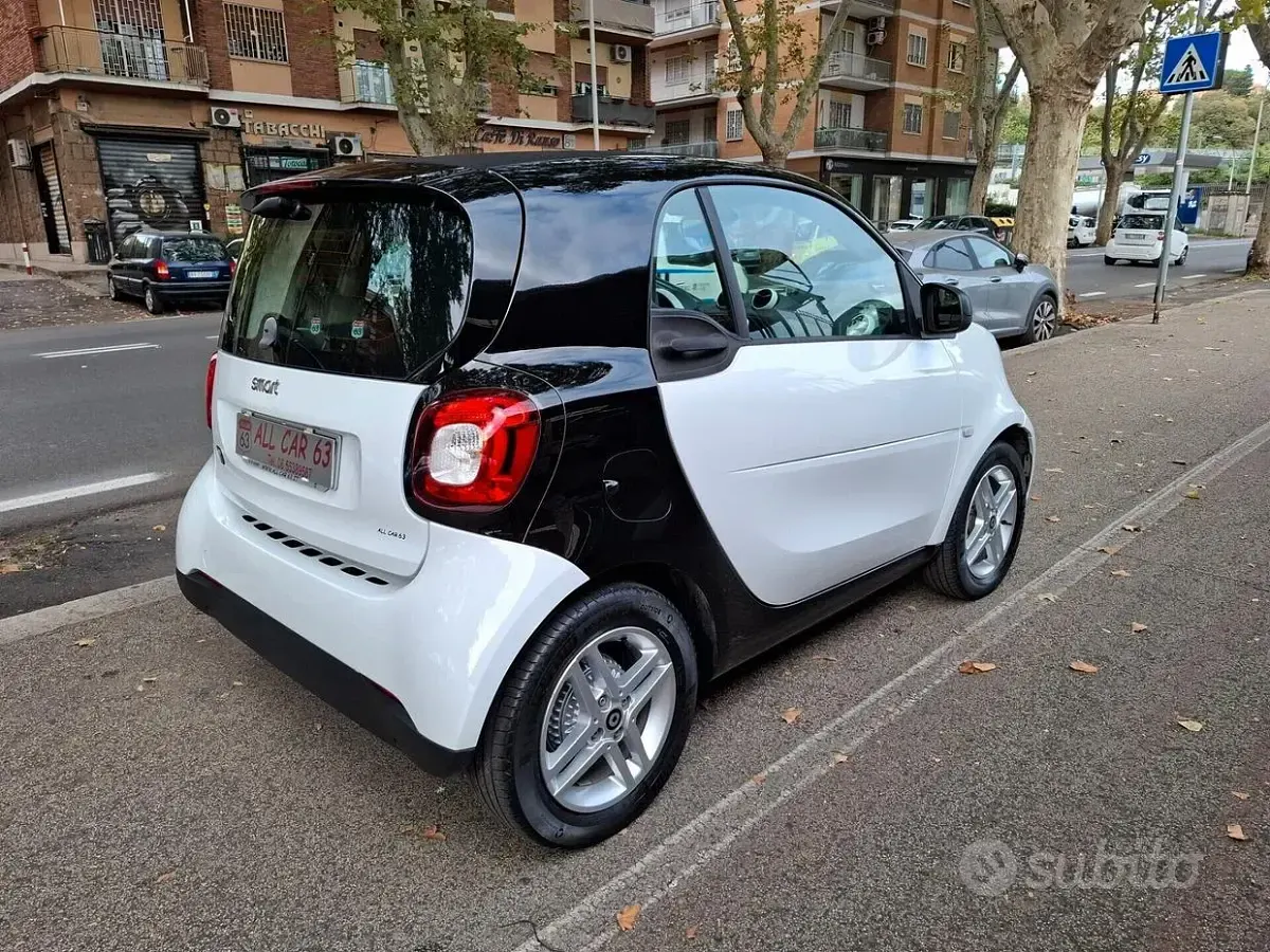 Usata Smart ForTwo Electric Drive 41 kW (56 CV) 2021 Bianco Berlina