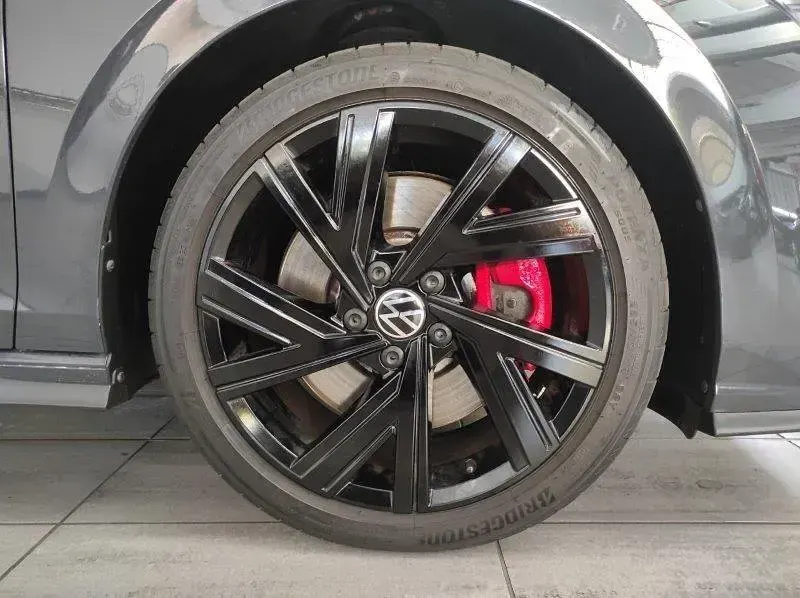 Usata VW Golf VIII GTI 265 CV (194 kW) 2024 Grigio Berlina