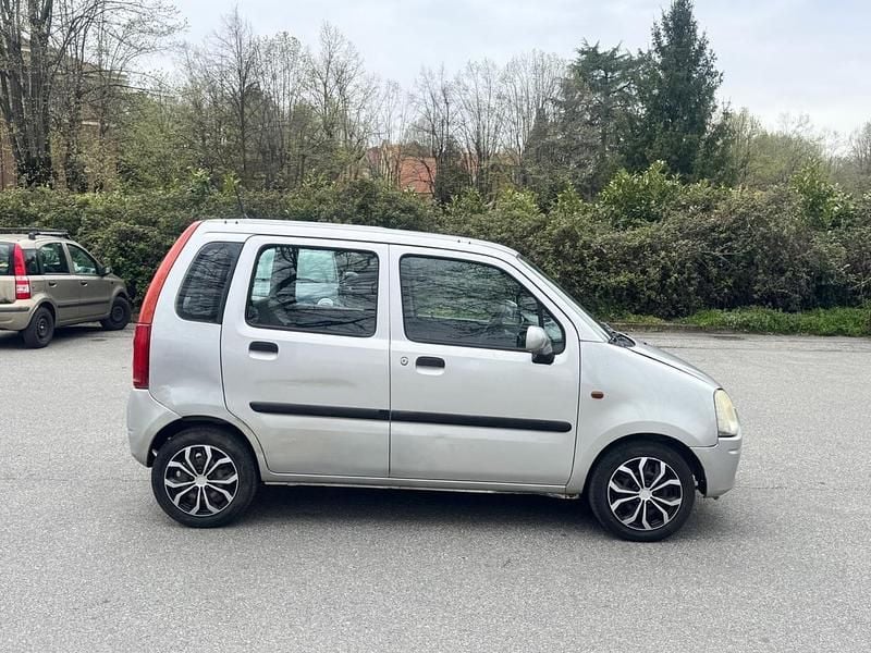 Usata Opel Agila 60 CV (44 kW) 2004 Argento Monovolume