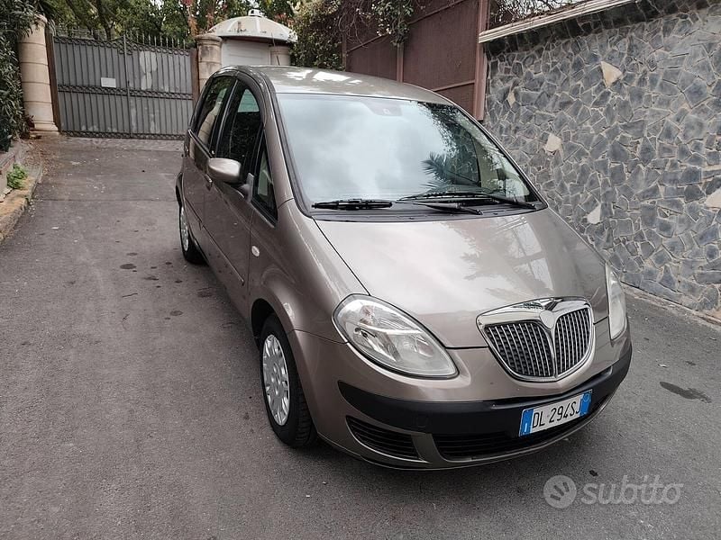 Usata Lancia Musa 77 CV (56 kW) 2007 Marrone Monovolume