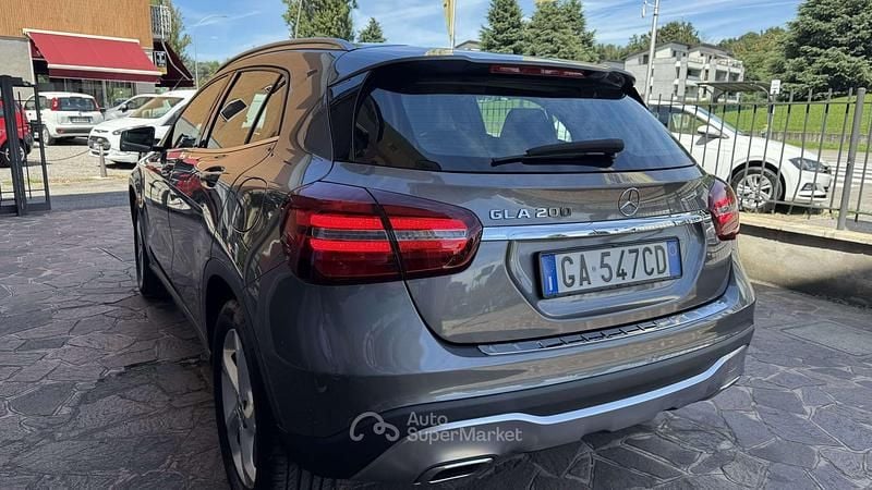 Usata Mercedes GLA200 Premium 156 CV (114 kW) 2020 Grigio SUV