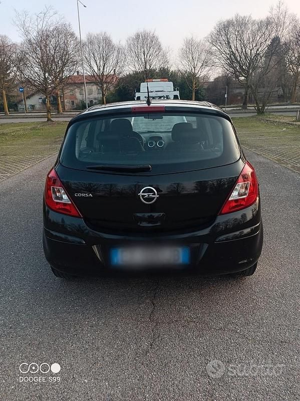 Usata Opel Corsa Edition 86 CV (63 kW) 2014 Nero Utilitaria