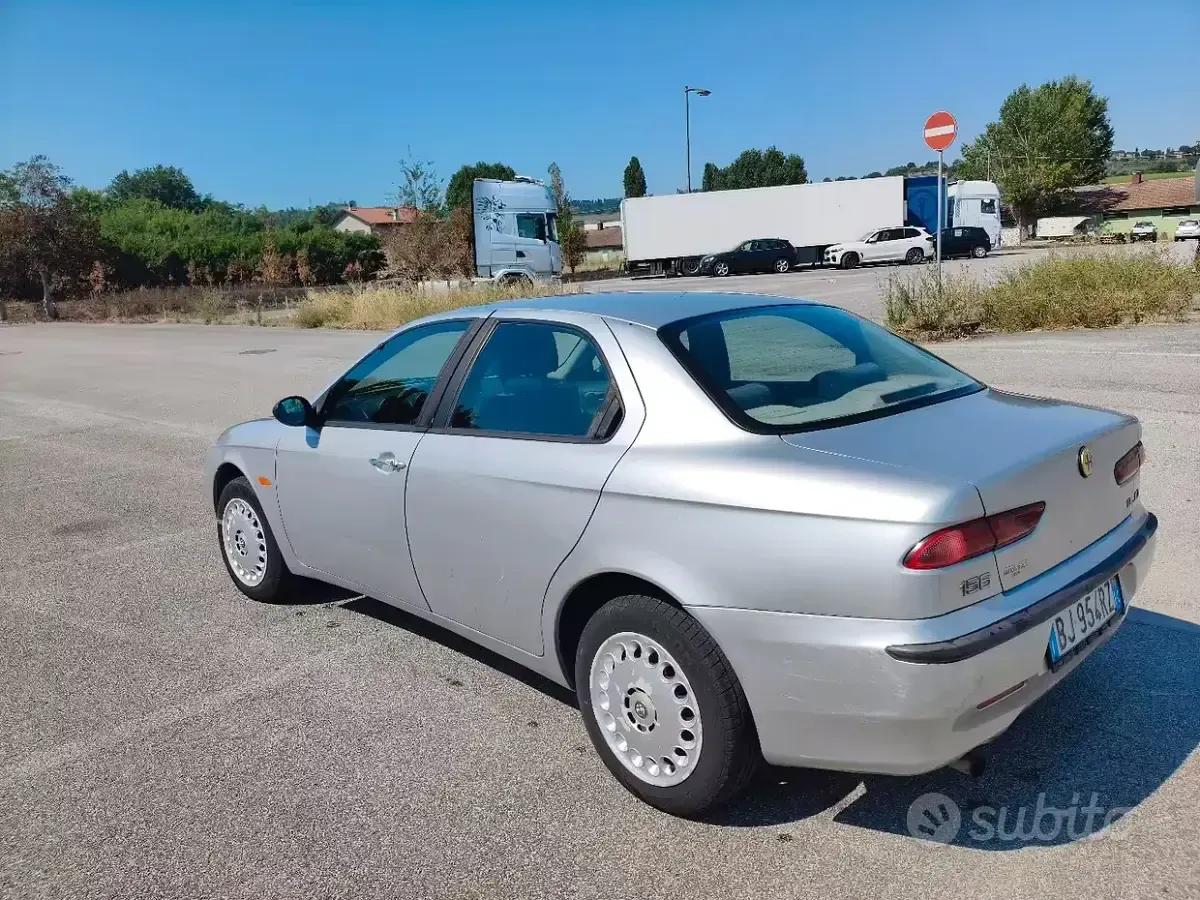 Usata Alfa Romeo 156 110 CV (80 kW) 2000 Grigio Berlina