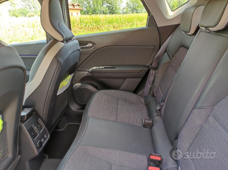 Usata Renault Captur 101 CV (74 kW) 2021 Grigio SUV