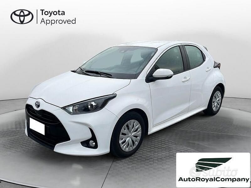 Usata Toyota Yaris Active 72 CV (52 kW) 2023 Bianco Utilitaria