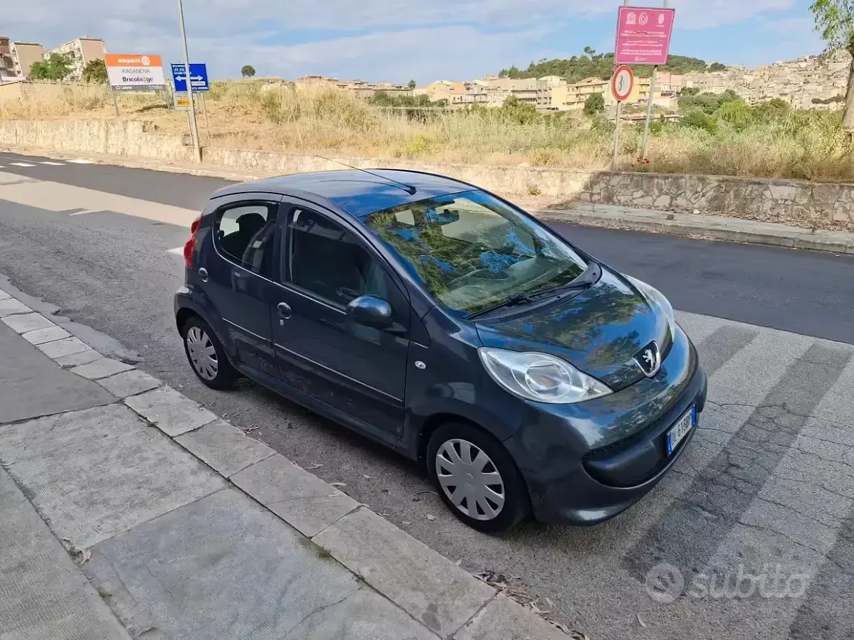 Usata Peugeot 107 54 CV (39 kW) 2007 Grigio Utilitaria