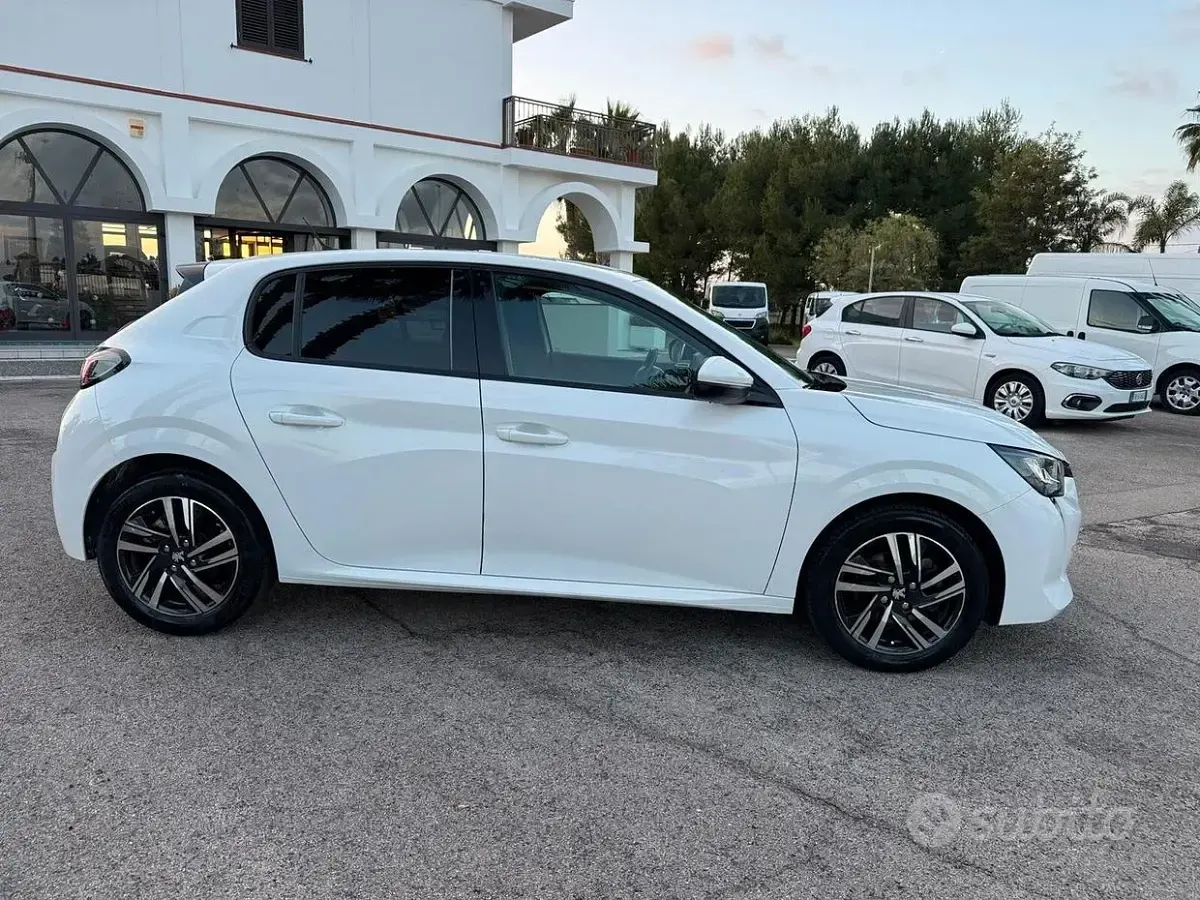 Usata Peugeot 208 Allure 102 CV (75 kW) 2020 Bianco Utilitaria
