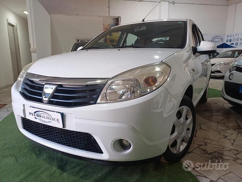Usata Dacia Sandero Lauréate 72 CV (52 kW) 2010 Bianco Berlina