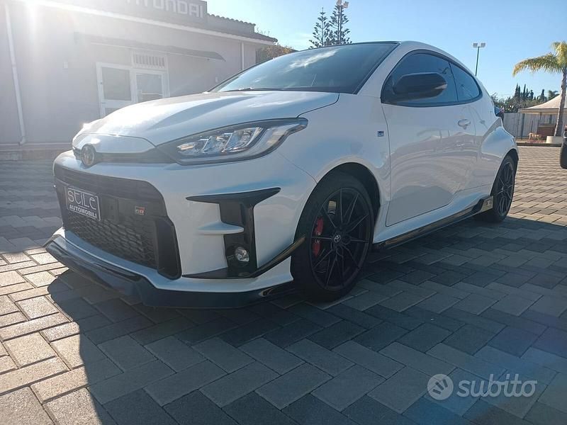 Usata Toyota Yaris 261 CV (191 kW) 2022 Bianco Berlina