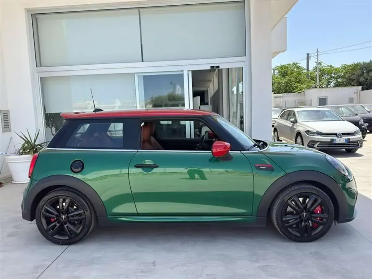 Usata Mini John Cooper Works 231 CV (169 kW) 2023 Verde / green Utilitaria