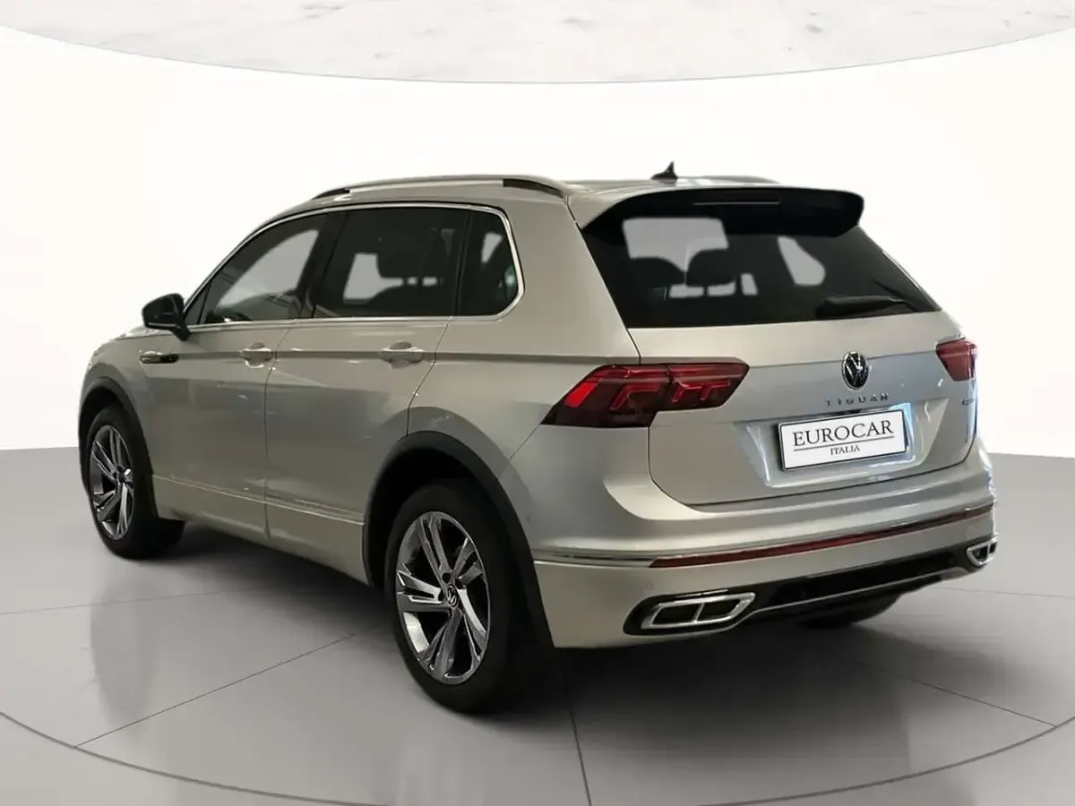 Usata VW Tiguan R-line 150 CV (110 kW) 2022 Reflex silver metallizzato SUV