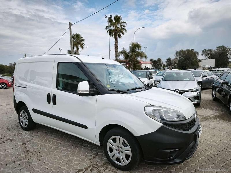 Usata Fiat Doblò 90 CV (66 kW) 2017 Bianco Monovolume