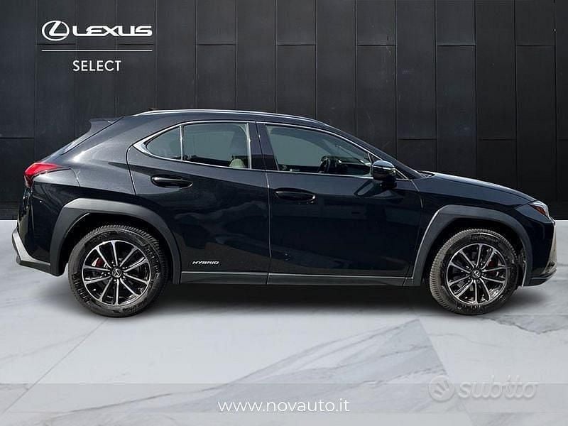 Usata Lexus UX Executive Line 183 CV (134 kW) 2022 Nero SUV