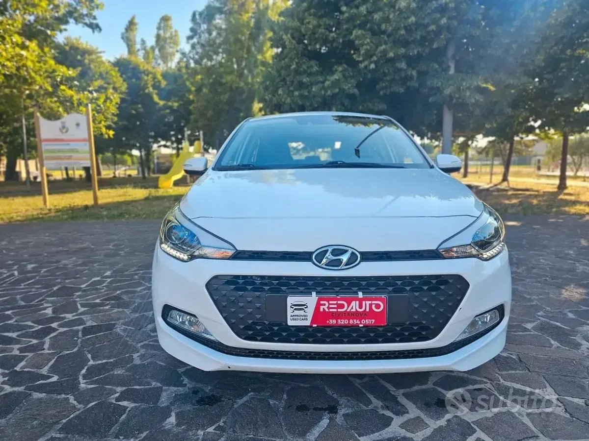 Usata Hyundai i20 Comfort 82 CV (60 kW) 2016 Bianco Berlina