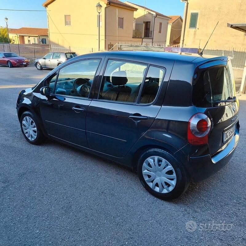 Usata Renault Modus Dynamique 75 CV (55 kW) 2007 Grigio Monovolume