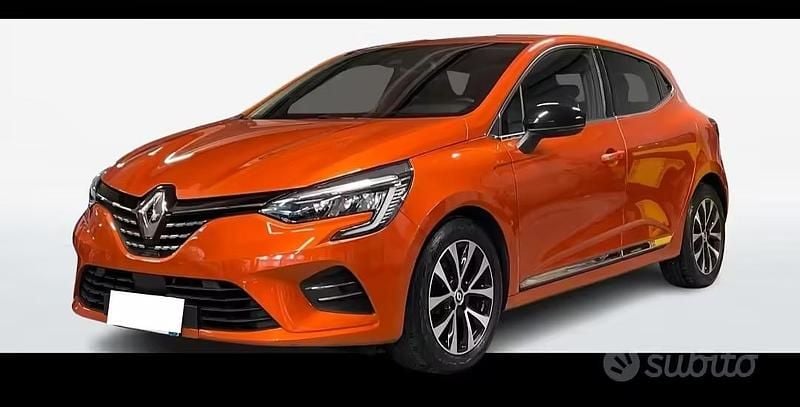 Usata Renault Clio V Techno 100 CV (73 kW) 2023 Arancione Berlina