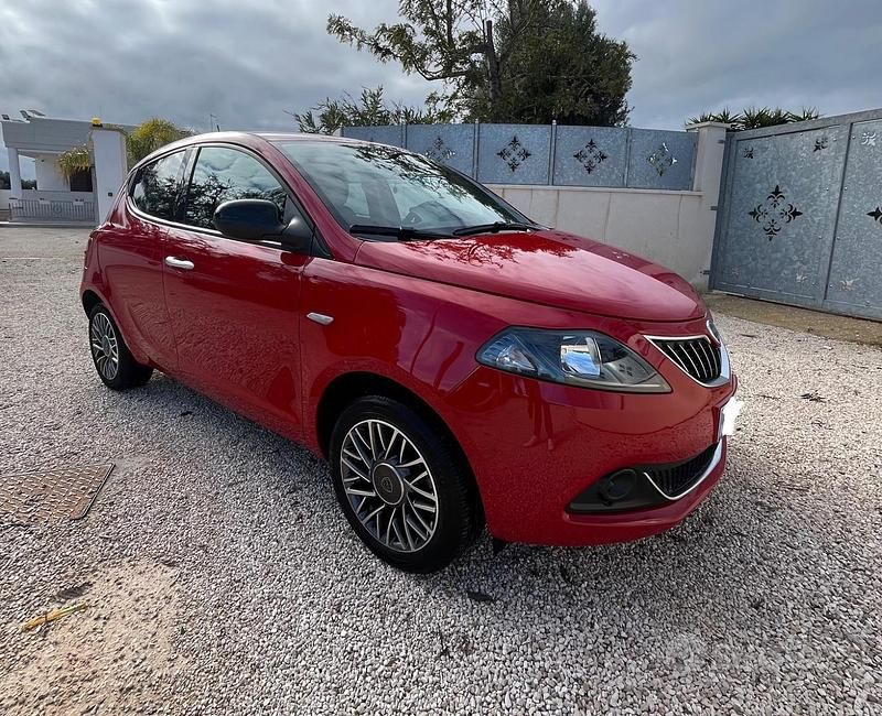 Usata Lancia Ypsilon 69 CV (50 kW) 2023 Utilitaria