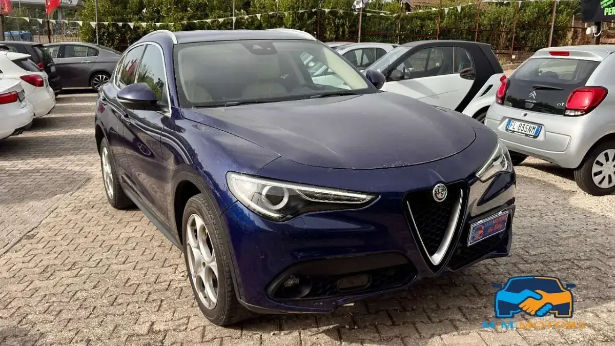 Usata Alfa Romeo Stelvio Super 209 CV (153 kW) 2017 Blu/azzurro SUV