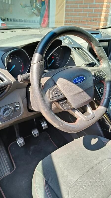 Usata Ford Kuga 150 CV (110 kW) 2019 Nero SUV