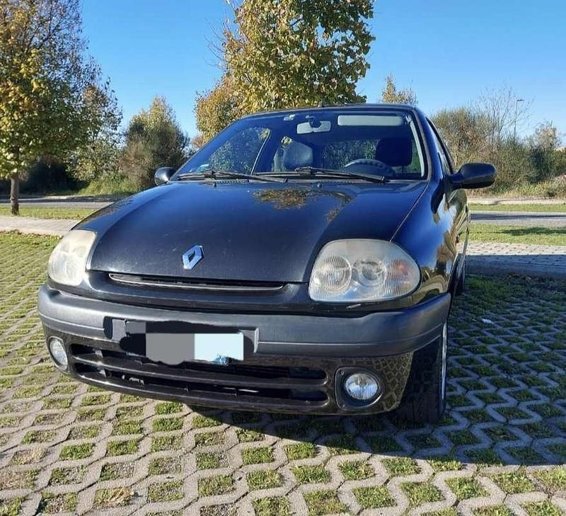 Usata 2000 Renault Clio II Tre volumi | 2500 € (Cara) - Immagine 1/4