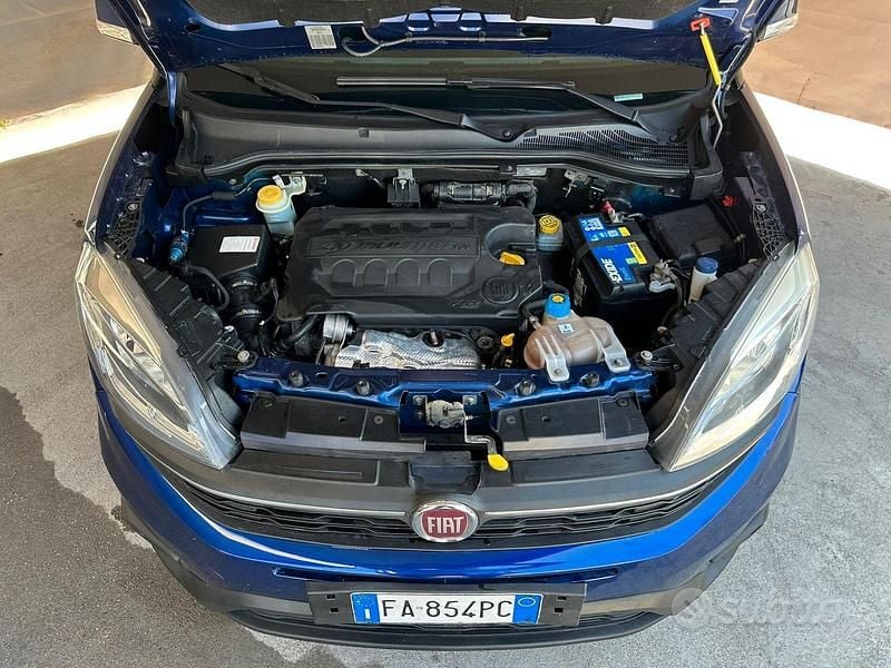 Usata Fiat Doblò Easy 135 CV (99 kW) 2015 Blu Monovolume