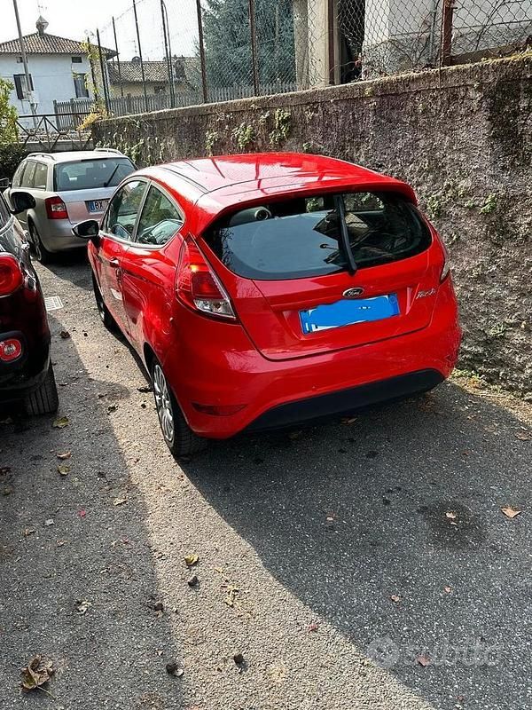 Usata Ford Fiesta 75 CV (55 kW) 2017 Rosso Utilitaria