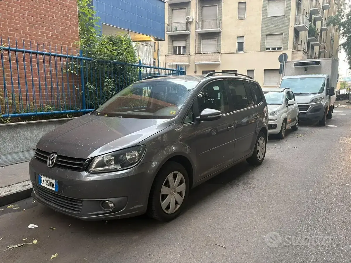 Usata VW Touran 105 CV (77 kW) 2011 Grigio Monovolume