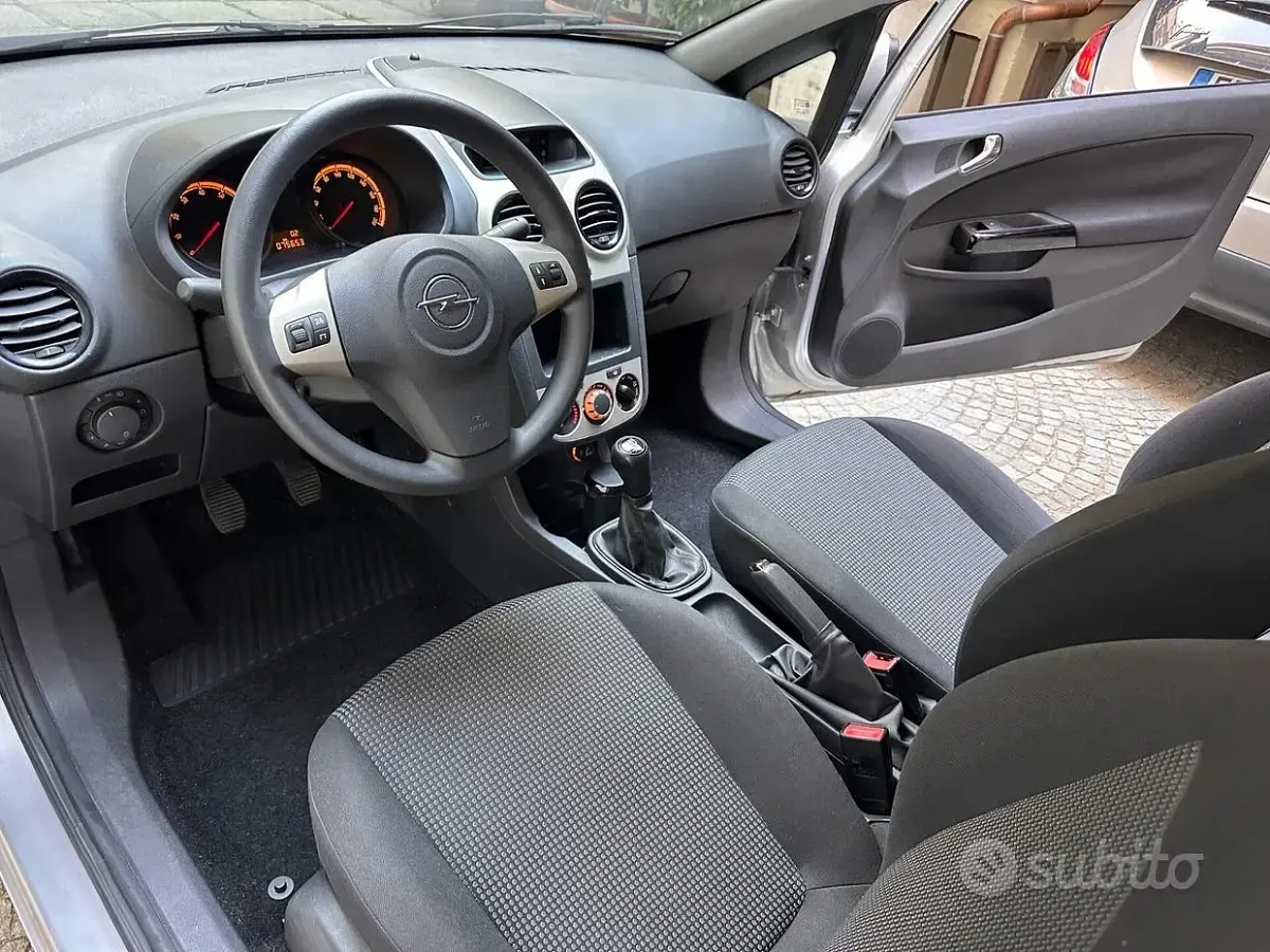 Usata Opel Corsa 60 CV (44 kW) 2009 Grigio Utilitaria