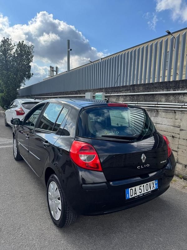 Usata Renault Clio II Dynamique 85 CV (62 kW) 2006 Nero Berlina