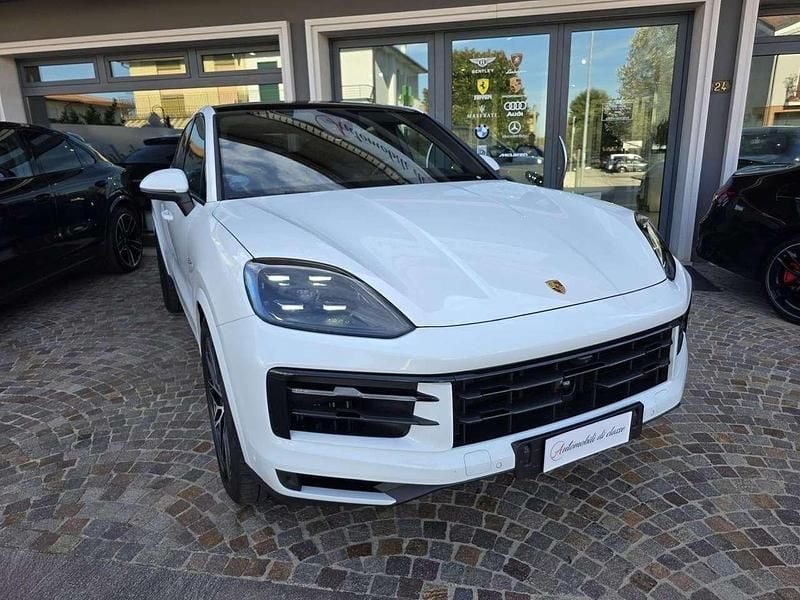 Usata Porsche Cayenne Sport 470 CV (345 kW) 2024 Bianco SUV