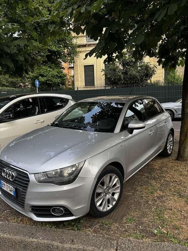 Argento Usata 2012 Audi A1 Ambition Tre volumi | 5800 € (Super prezzo) - Immagine 1/4