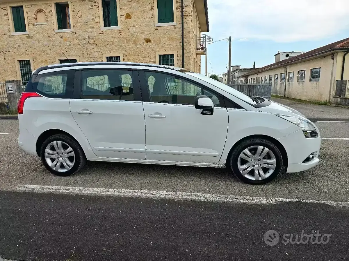 Usata Peugeot 5008 115 CV (84 kW) 2012 Bianco Monovolume