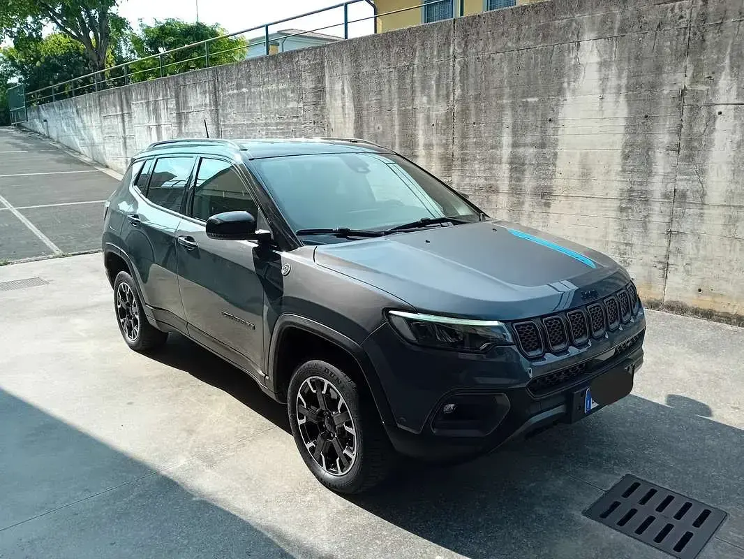 Usata Jeep Compass Trailhawk 241 CV (177 kW) 2022 Blu/azzurro SUV