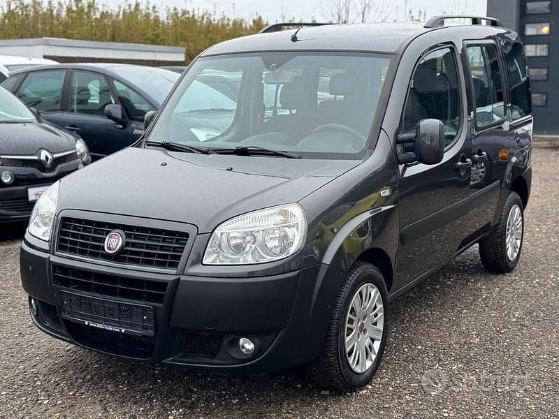 Grigio Usata 2010 Fiat Doblò Monovolume | 5750 € (Buon prezzo) - Immagine 1/4