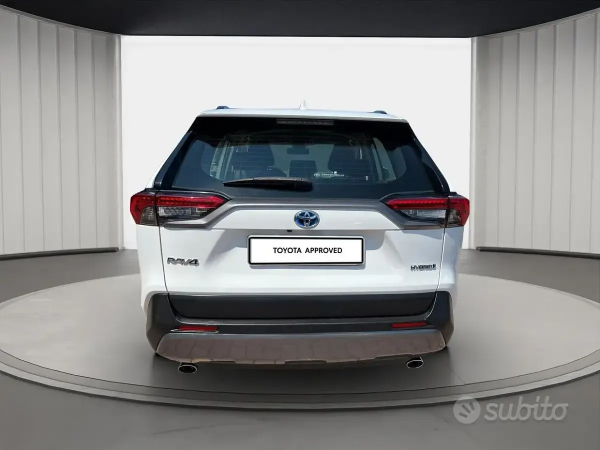 Usata Toyota RAV4 Hybrid Business Edition 218 CV (160 kW) 2022 White gloss SUV
