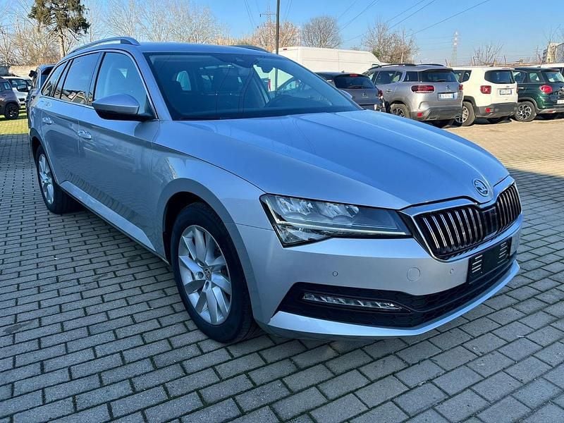 Usata Skoda Superb Executive 150 CV (110 kW) 2024 Grigio argento Station wagon