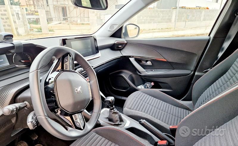 Usata Peugeot 2008 Active 131 CV (96 kW) 2022 Bianco SUV