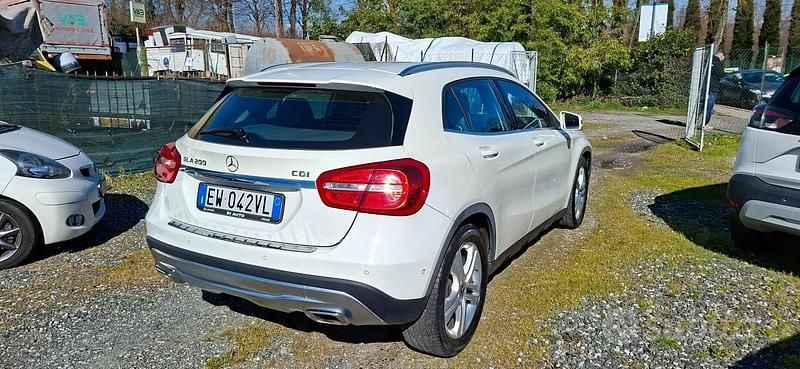 Usata Mercedes GLA200 136 CV (100 kW) 2014 Bianco SUV