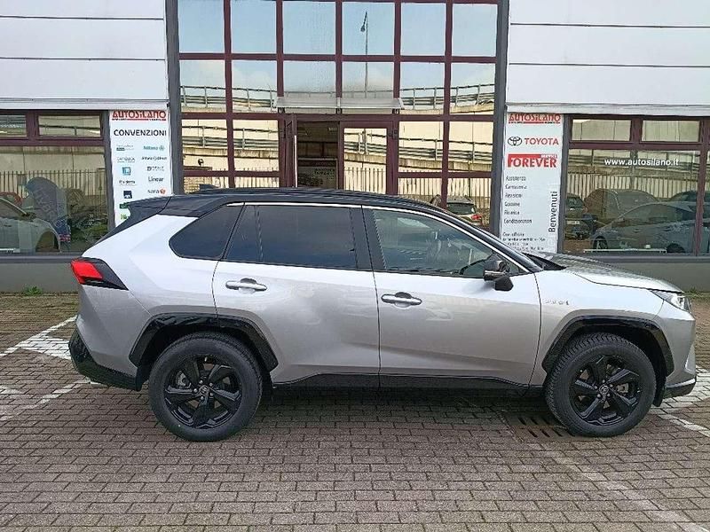 Usata Toyota RAV4 Hybrid Style 218 CV (160 kW) 2022 Argento SUV